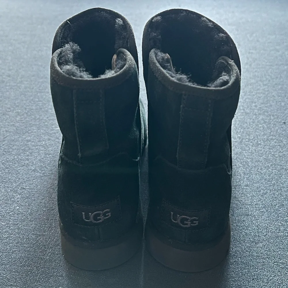 Ugg Cory II Genuine Shearling Lined Boot in black size 6